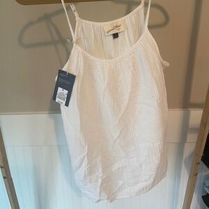 Universal thread white tank top